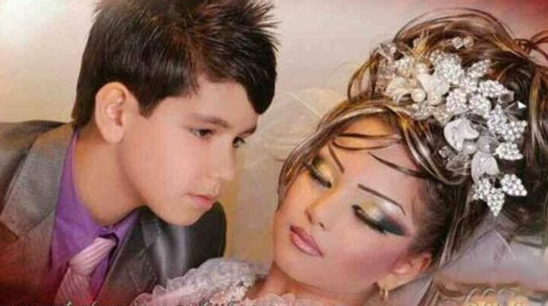 Συγκλονιστικό: Νύφη 10 ετών, βαμμένη σαν μοντέλο και γαμπρός 14! (φωτο)