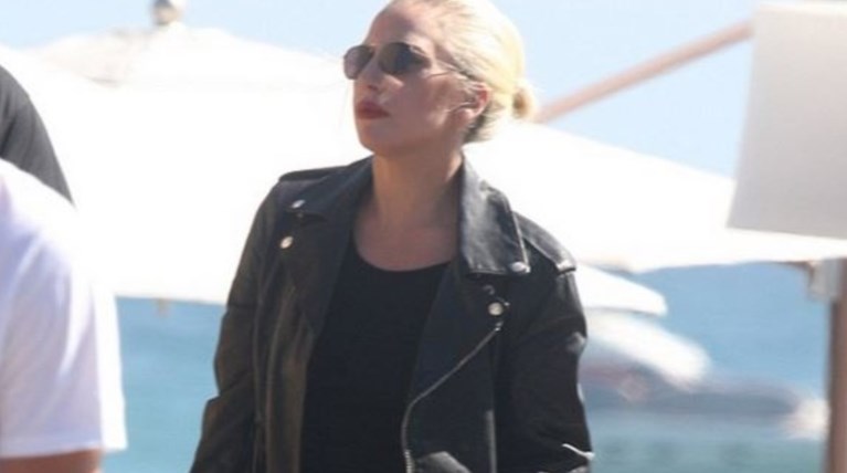 Αποκάλυψη: Η Lady Gaga τόπλες στο Instagram