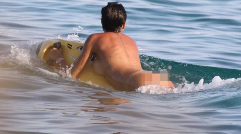 Πέταξε και το μπικίνι σύζυγος ποδοσφαιριστή στη Μύκονο!