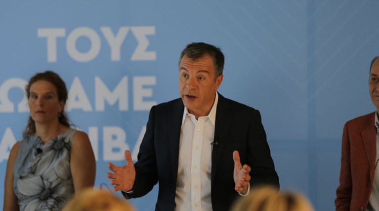 Θεοδωράκης:  O Τσίπρας γνώριζε για Φλαμπουράρη