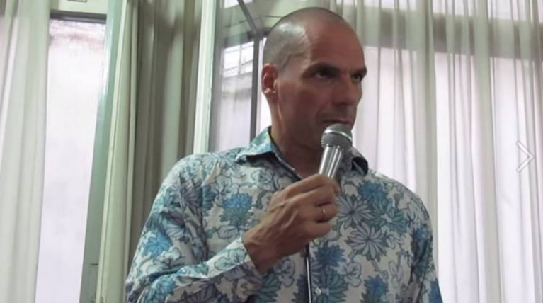 Προκλητικός Βαρουφάκης: Προσωπικά ανθίζω, παρά την κατάσταση στην Ελλάδα