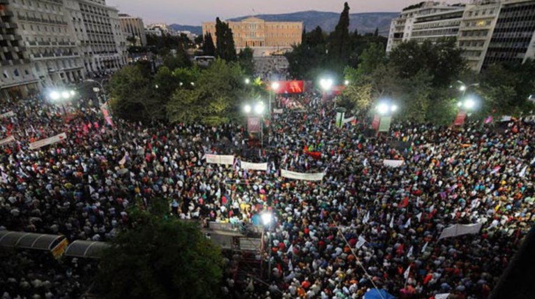 Μάχη για τους αναποφάσιστους από την Ομόνοια έως την Κρήτη