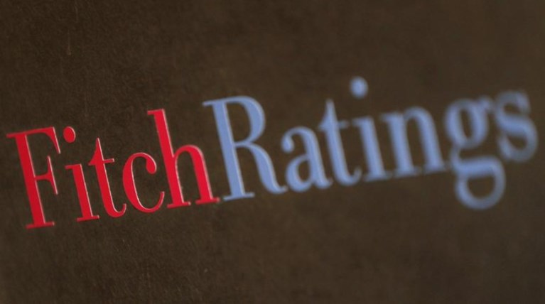 Fitch για αποτέλεσμα εκλογών: Παραμένει υψηλό το ρίσκο για το νέο πρόγραμμα