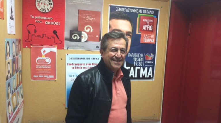 Τι δουλειά έχει ο Νίκος Νικολόπουλος στην Κουμουνδούρου;