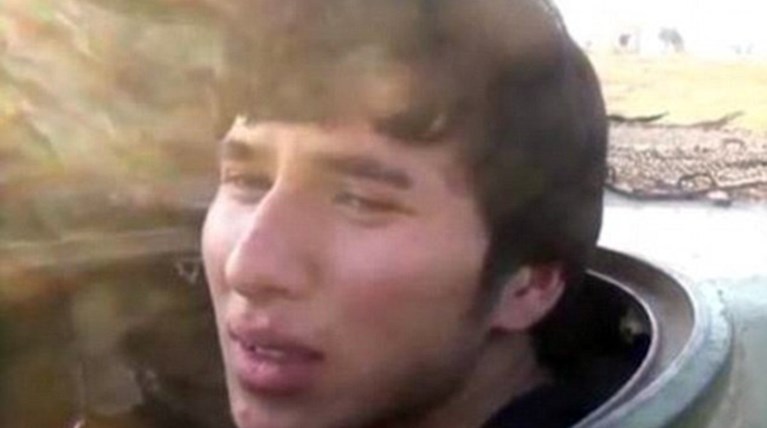 Εφηβος κλαίει σπαρακτικά λίγο πριν γίνει βομβιστής αυτοκτονίας [Βίντεο]