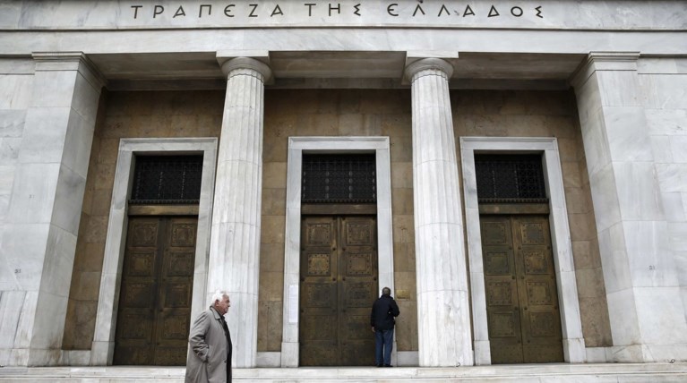 Κάτω οι καταθέσεις των νοικοκυριών, πάνω των επιχειρήσεων