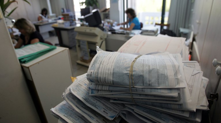 Παγώνουν οι πλειστηριασμοί για ακόμη ένα μήνα λόγω των capital controls