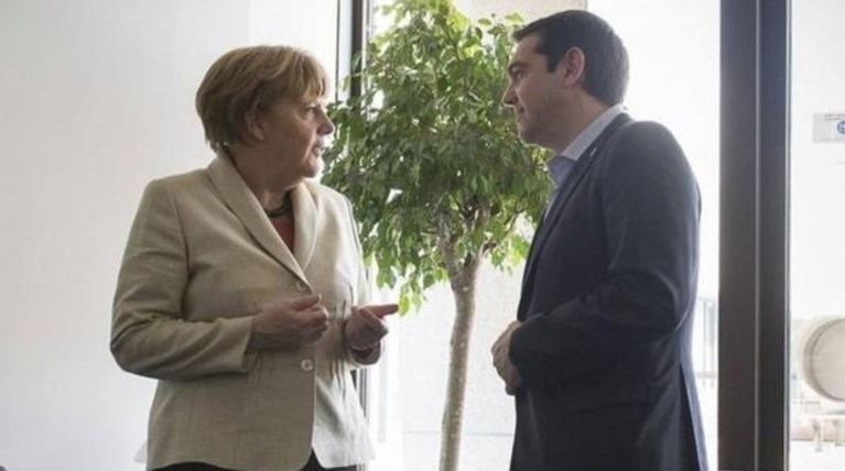 Politico: Το Βερολίνο θέλει σταδιακή ελάφρυνση του ελληνικού χρέους