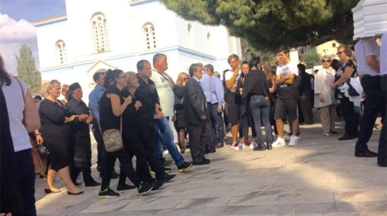 Σπαραγμός της μάνας στην κηδεία της 21χρονης Μαρίας Νταλιάνη