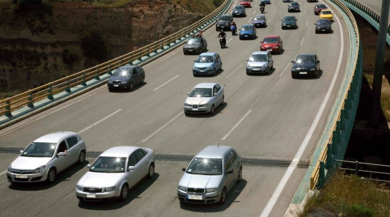 Αγρια καταδίωξη: Λιμενικοί πυροβόλησαν ΙΧ με αστυνομικό στην Κόρινθο