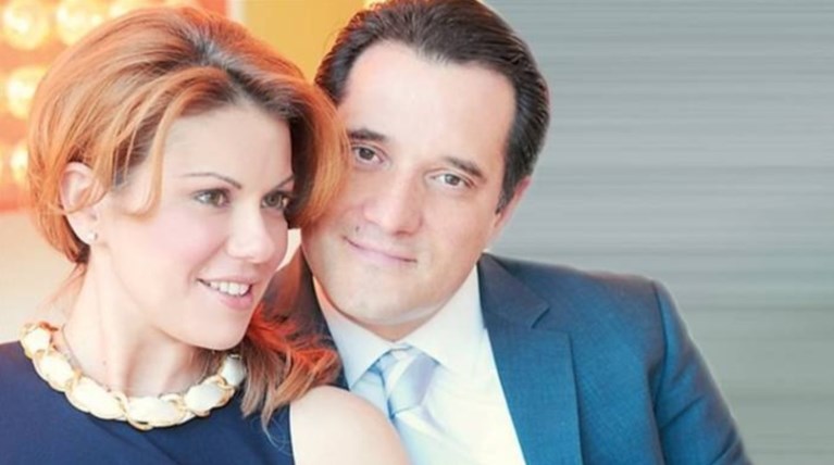 Ο Άδωνις μαζί με την Ευγενία στο πούλμαν της περιοδείας