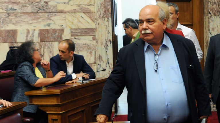 Συστάσεις Βούτση στους φωτορεπόρτερς για τα sms της Ολγας