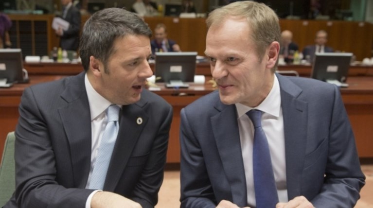 Έξαλλος ο Ματέο Ρέντσι με τον Ντόναλντ Τουσκ