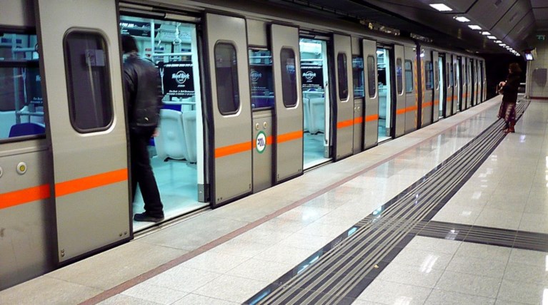 Δόθηκε πράσινο φως για κάμερες ασφαλείας και μέσα στα βαγόνια του Μετρό