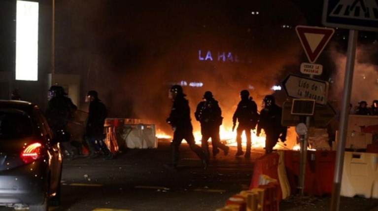 Κορσικανοί χούλιγκαν τα σπάνε μετά από αγώνα με την Παρί σεν Ζερμέν