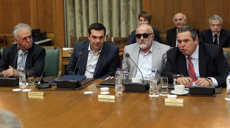 Παγιδευμένη η κυβέρνηση στο κυνήγι για τα «αόρατα» ισοδύναμα