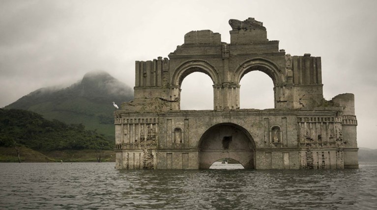 Μυστηριώδης ναός 400 ετών αναδύεται από το πουθενά και προκαλεί ανατριχίλα!