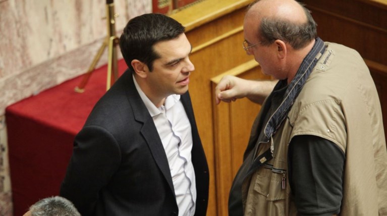 Μύλος για τα σχολεία και τις «πενταροδεκάρες» του Φίλη