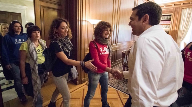 Ο Τσίπρας υποδέχτηκε στο Μαξίμου τις ακτιβίστριες από τις Σκουριές