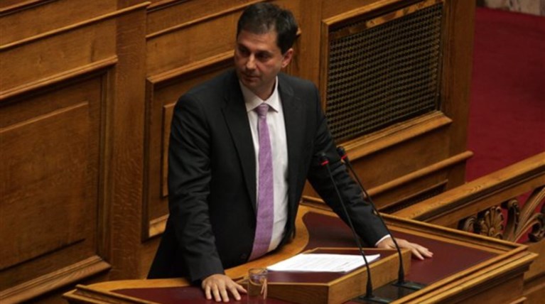 Βαριά καταγγελία Θεοχάρη κατά Φλαμπουράρη για μαύρα ταμεία