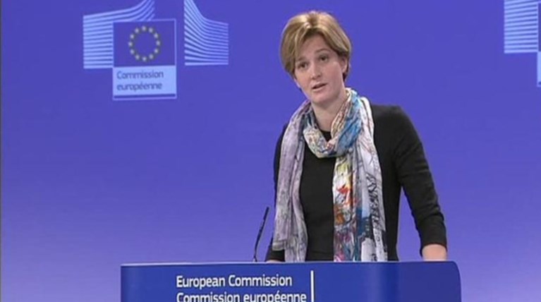 Διευκρινίσεις ζητά η Κομισόν για την αποπομπή Σαββαϊδου