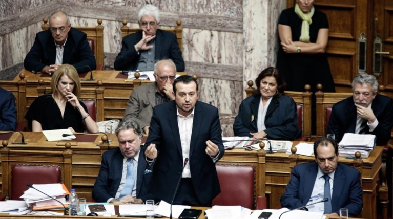 Καβγάς σε... υψηλές συχνότητες στη Βουλή για τα κανάλια