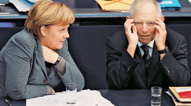Der Spiegel:«Ο Σόιμπλε δεν θα επιχειρήσει πραξικόπημα κατά της Μέρκελ»