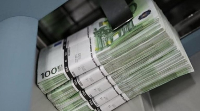 Τον Σεπτέμβριο τα νοικοκυριά «έχασαν» άλλα 200 εκατ. από τις καταθέσεις