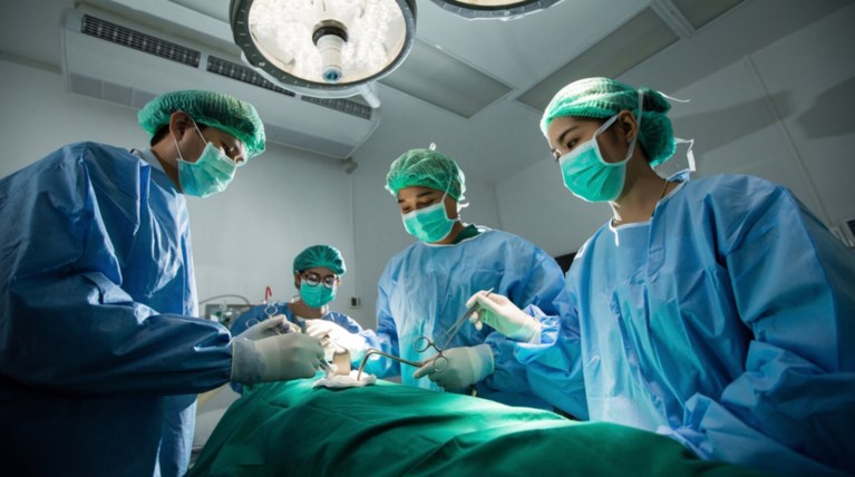 Η πρώτη επέμβαση αλλαγής φύλου σε 22χρονο στην Ελλάδα