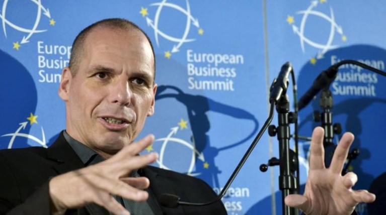 Ο...σεμνός Γιάνης Βαρουφάκης δηλώνει : Με άριστα το 10 είμαι στο 11
