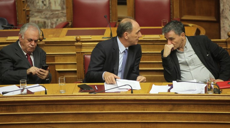 Η κυβέρνηση «βάζει» το ΤΧΣ και στις μη συστημικές τράπεζες