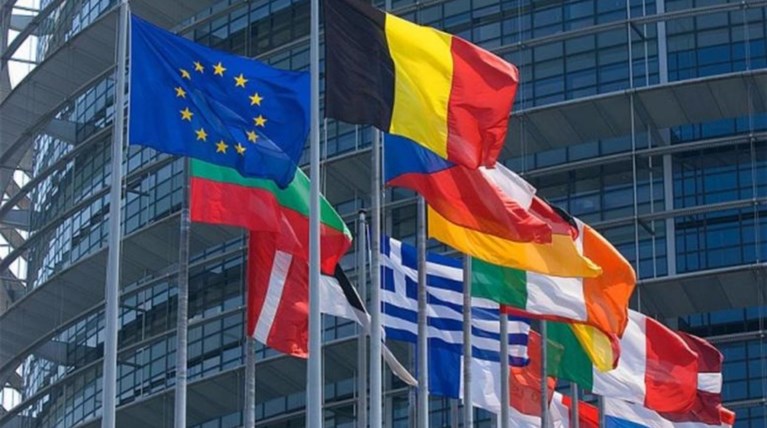 ESM: Η Ελλάδα ίσως να μην χρειαστεί και τα 86 δισ. ευρώ