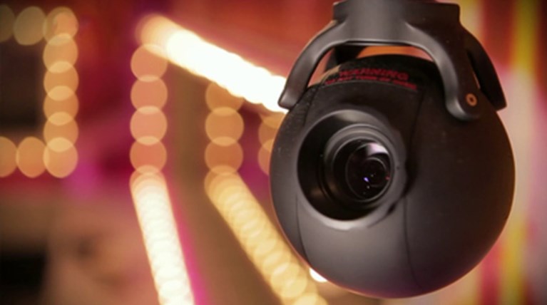 10.000 εθελοντές στο μεγαλύτερο Big Brother