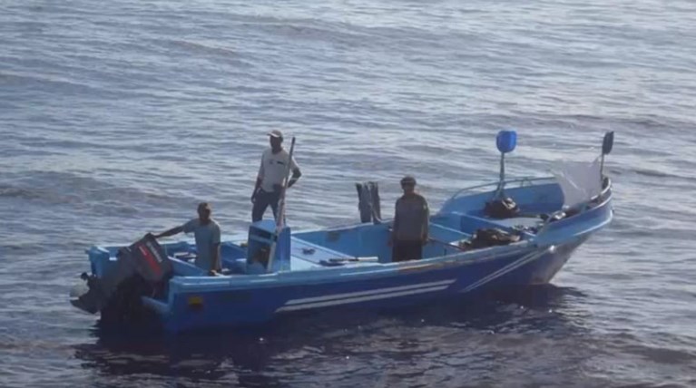 Αληθινό survivor μεσοπέλαγα: χωρίς φαγητό & νερό 1 μήνα ΒΙΝΤΕΟ