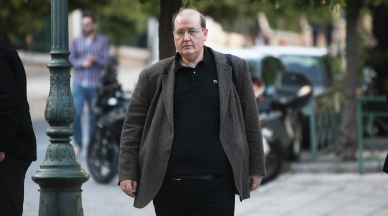 Εχθρικά και «φίλια» πυρά για το φάλτσο του Φίλη
