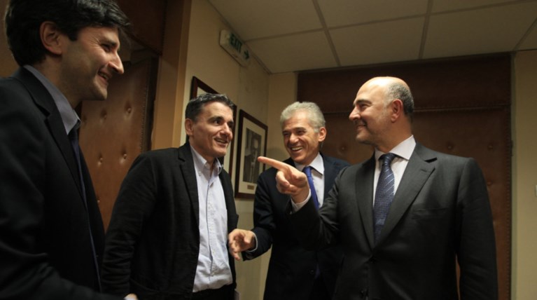 Τι είπε ο Μοσκοβισί για τη γραβάτα του Χουλιαράκη