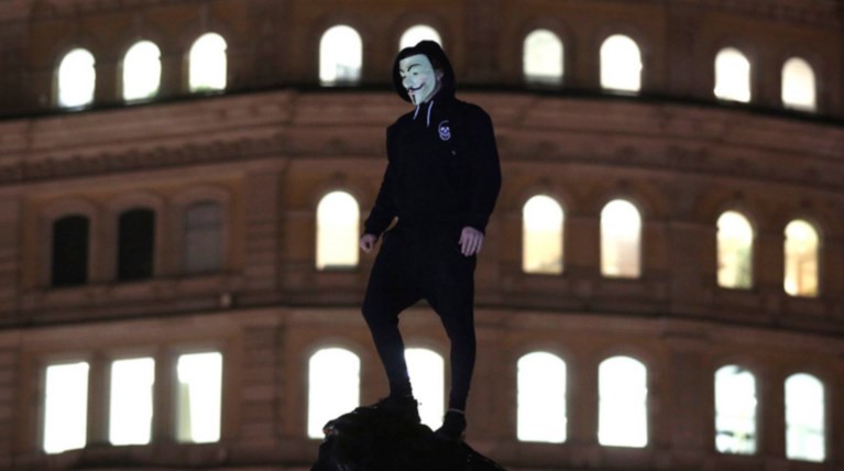 Βρετανία: Σε επιφυλακή οι αρχές για την πορεία των 1.000 «V for Vendetta»