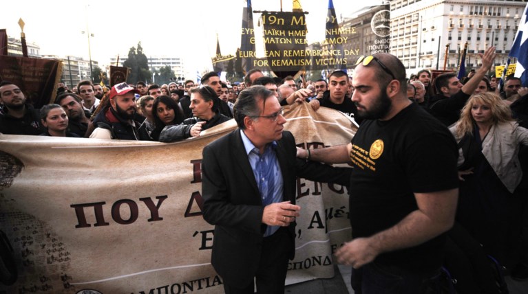 Ο Κουμουτσάκος κατέθεσε μήνυση & έδωσε στον εισαγγελέα φωτό των δραστών