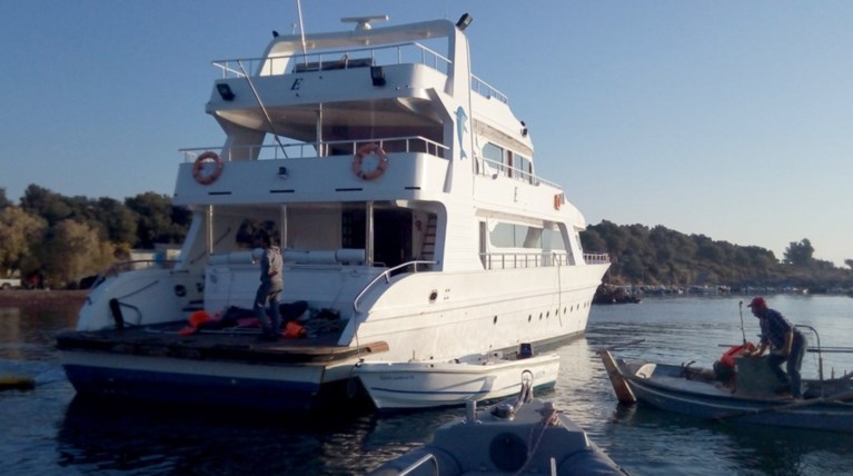 Vip μεταφορά προσφύγων στη Λέσβο με πολυτελή θαλαμηγό!