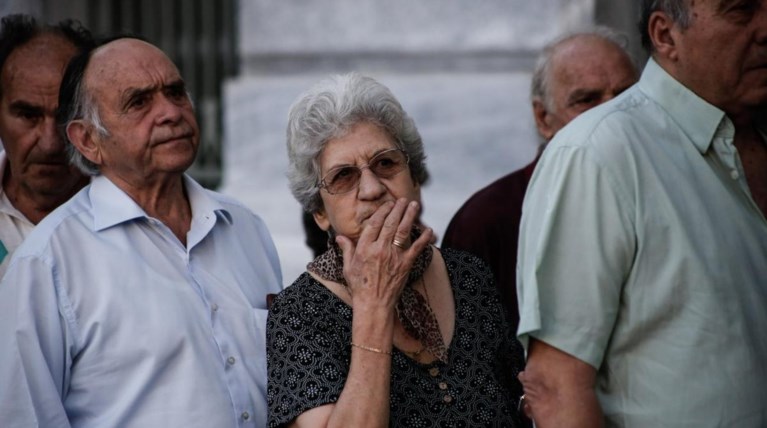 Πώς και πόσο μειώνονται οι συντάξεις: Τα τρία κριτήρια