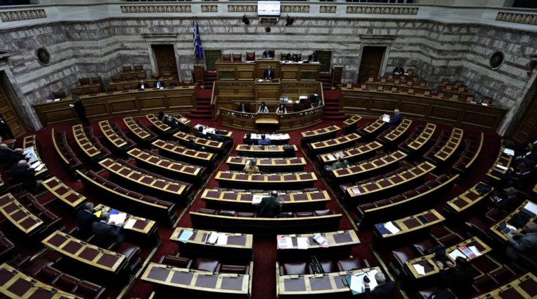 Πυρ ομαδόν της αντιπολίτευσης για τη μήνυση της κυβέρνησης