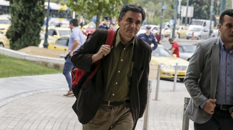 Λύση στο τραπέζι για κόκκινα δάνεια, ΦΠΑ & 100 δόσεις