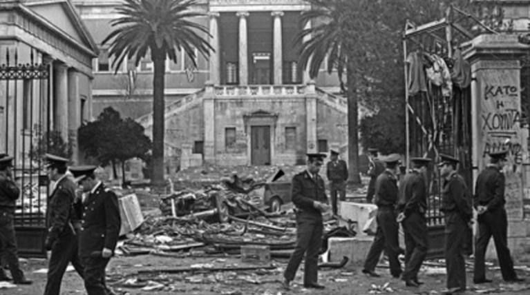 «Τη μέρα που κάλυψα το Πολυτεχνείο»:Ντοκουμέντα από το αρχείο Κοντογεώργου