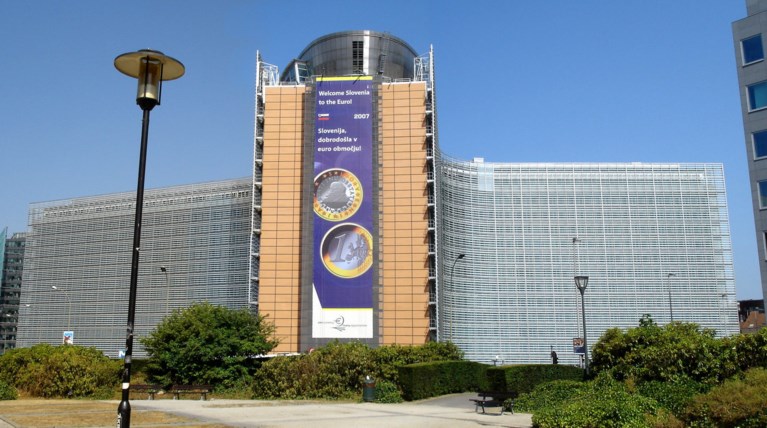 Υπάλληλοι της Kομισιόν αποκάλυψαν στις ΗΠΑ την απάτη της Volkswagen