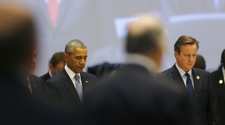 Οι ηγέτες της G20 τηρούν ενός λεπτού σιγή στη μνήμη των θυμάτων