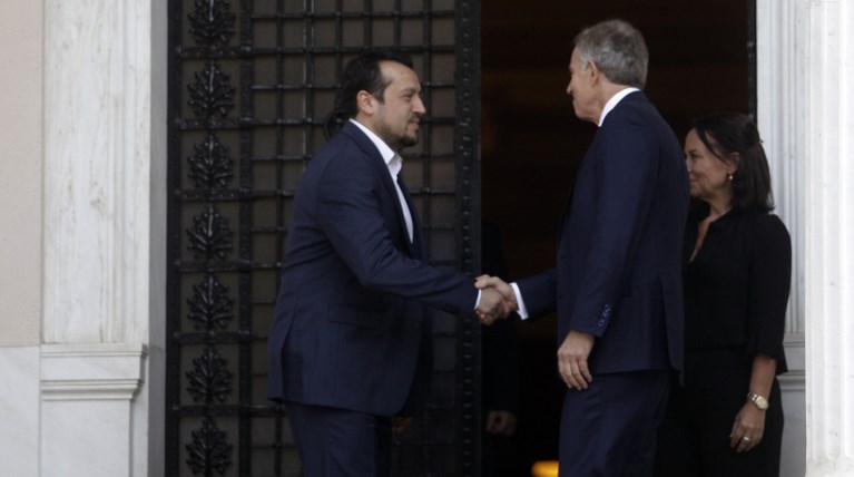 Ο Νίκος Παππάς υποδέχθηκε τον Τόνι Μπλερ στο Μαξίμου