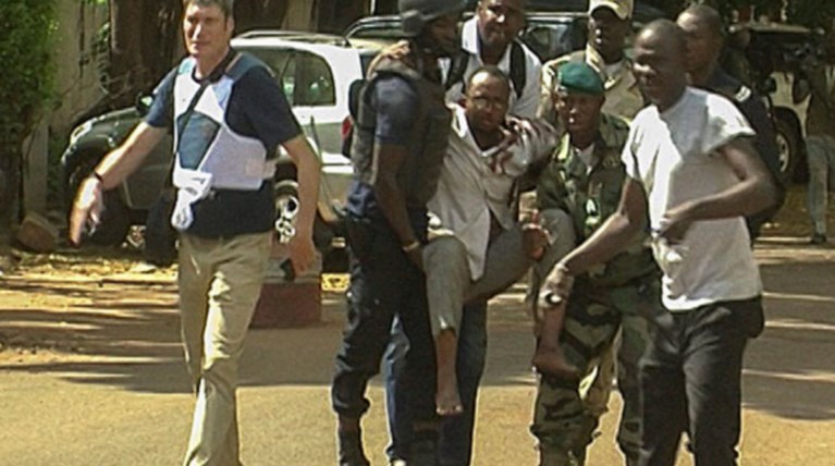 Ομηρία τέλος, τουλάχιστον 27 νεκροί στο ξενοδοχείο