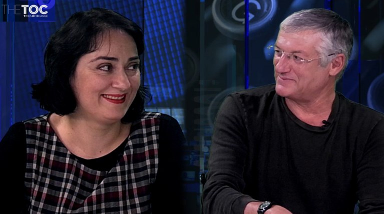 Θεοδωρόπουλος & Ουζουνίδου μιλούν για τη θεατρική επιτυχία της σαιζόν