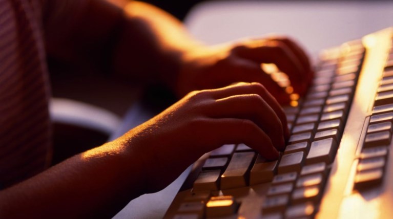 Στην Ελλάδα ζούσε ο «παραγγελιοδότης» 284 βιασμών βρεφών