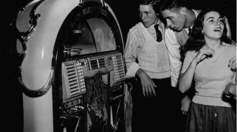 Σαν Σήμερα το πρώτο jukebox. Δείτε που και πώς